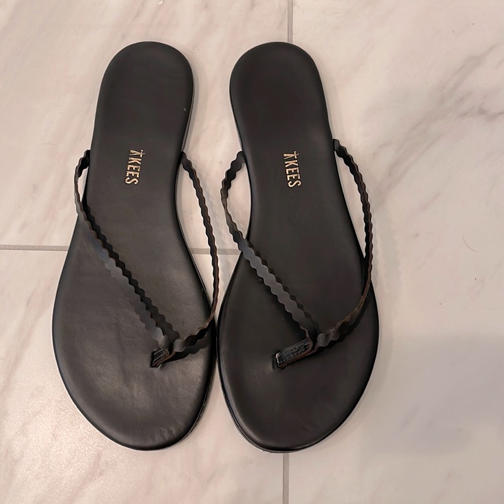 TKEES black Sandals. Size 9.